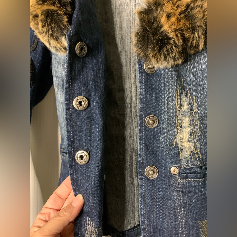 Parasuco Denim Jacket Factory Distressed Removable Faux Fur Collar Embroidery - Picture 9 of 15